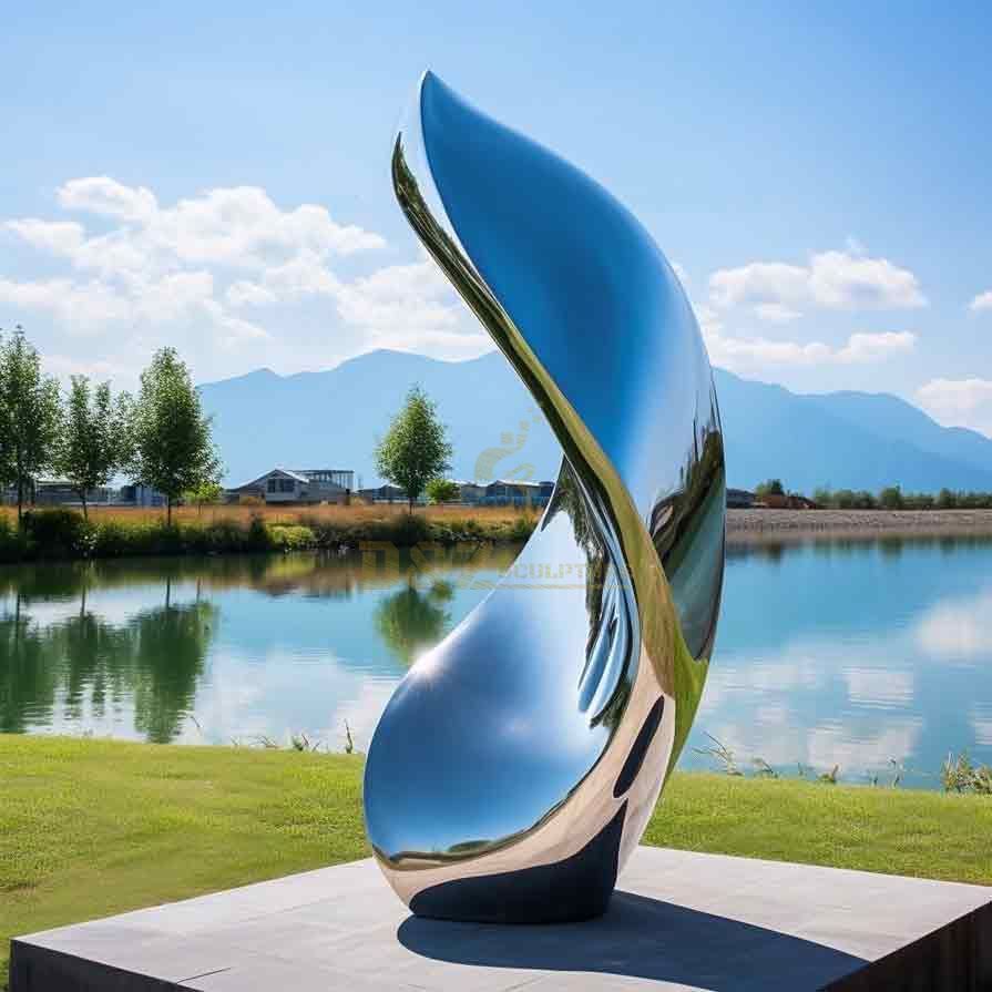A twisted fusiform sculpture